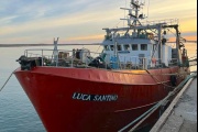 Moderno buque de Centomar se prepara para la pesca de langostino en aguas nacionales