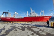 Proveniente de Noruega llegó a Ushuaia el primer barco híbrido de la Argentina