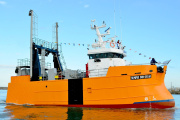 Emotiva botadura del “Siempre Don Oscar” y fuerte mensaje de Contessi en defensa de la industria naval