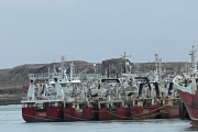 Marineros del norte viajan para sumarse a los buques tangoneros en Puerto Deseado