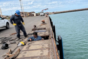 Finalizó la instalación de las defensas en el puerto deseadense