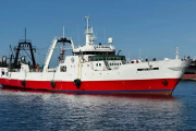 Intensa búsqueda de un marinero que cayó al mar frente a Puerto Deseado